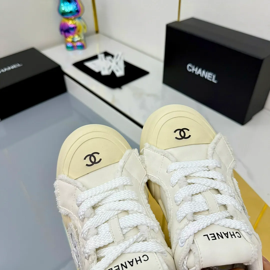 👟👟Ex-factory price 620👟👟 Chanel bread shoes ~ original calfskin panda shoes Chanel 25C latest hot style panda black and white sports shoes casual sneakers Xiaoxiang hot item classic black and white panda color coco girls must pay Fabric: original custom mixed sheepskin lining: original imported breathable mesh lining outsole: Original molded rubber + TPU combination Size: Women's 35-41 Buy now👉